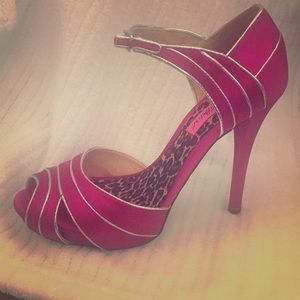 Betsy Johnson  fuschia High heels